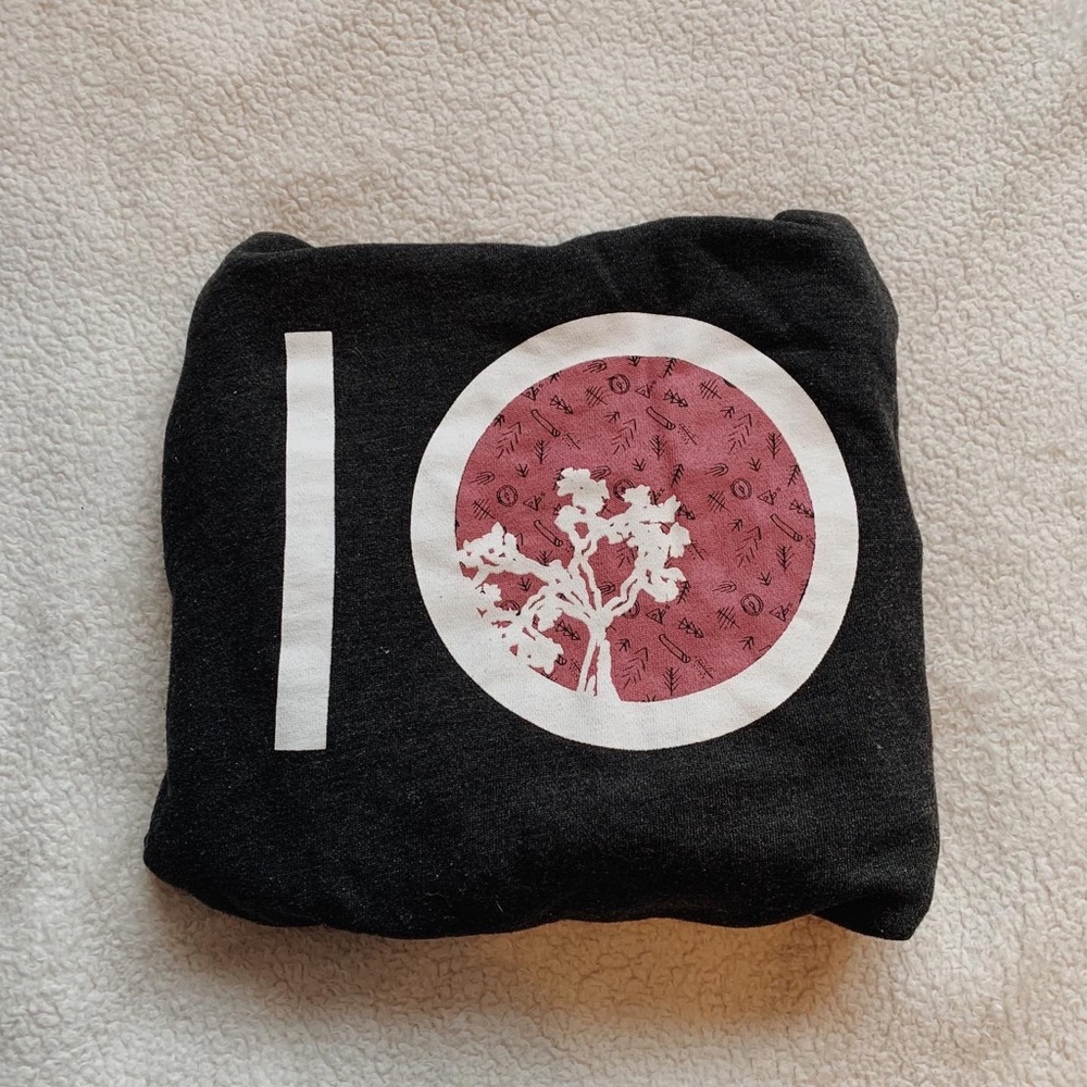 10 tree hoodie size small!